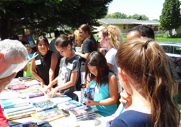 homefront_book_giveaway Children look through the HomeFront book giveaway