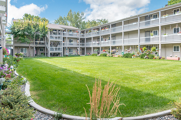 Pleasantview Courtyard